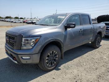  Salvage Nissan Titan