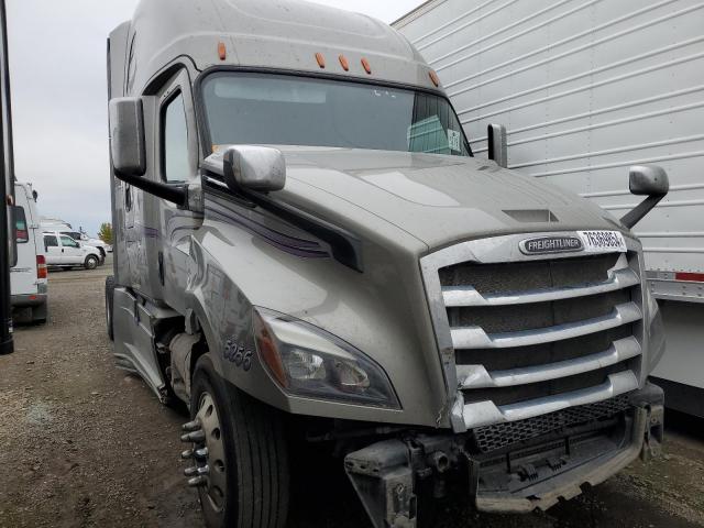  Salvage Freightliner Cascadia 1