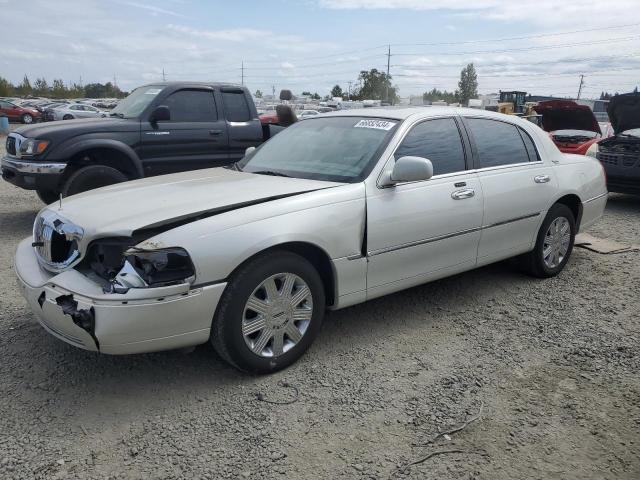  Salvage Lincoln Towncar