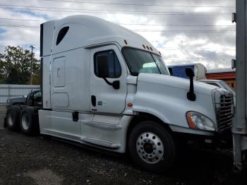  Salvage Freightliner Cascadia 1