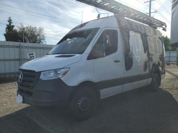  Salvage Mercedes-Benz Sprinter