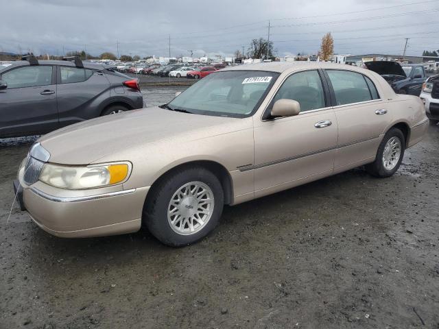  Salvage Lincoln Towncar