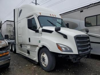  Salvage Freightliner Cascadia 1