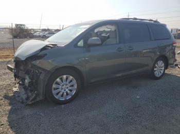  Salvage Toyota Sienna