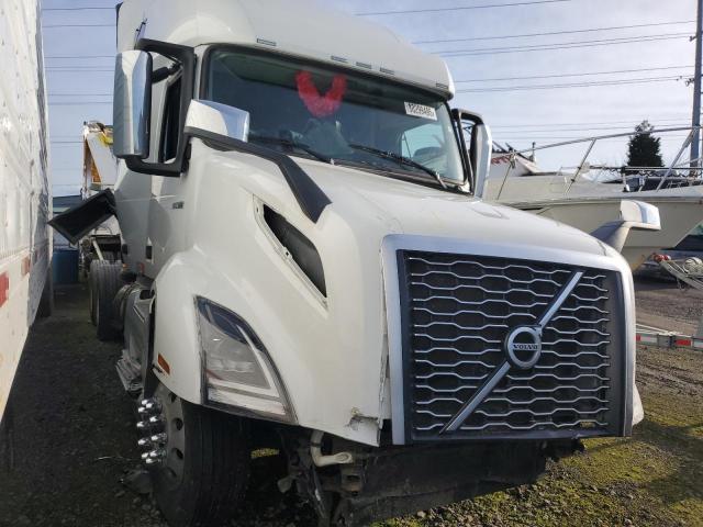  Salvage Volvo Vn