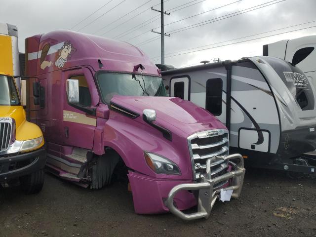  Salvage Freightliner Cascadia 1