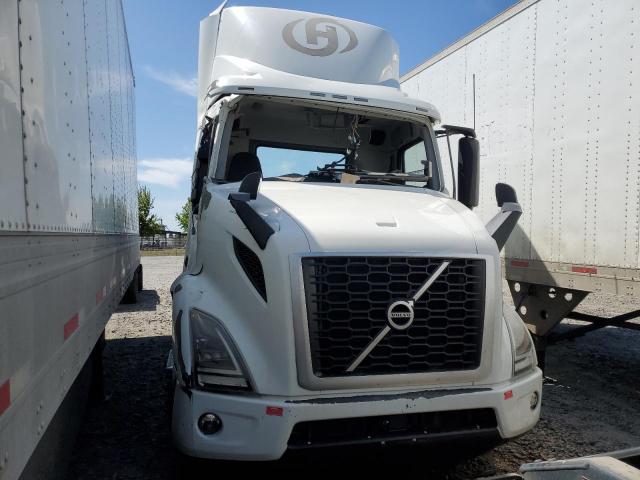  Salvage Volvo Vnr