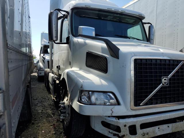  Salvage Volvo Vnm