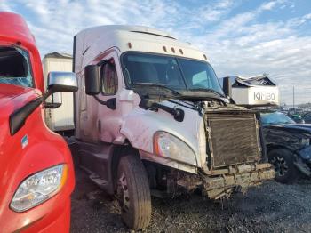  Salvage Freightliner Cascadia 1