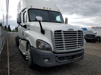  Salvage Freightliner Cascadia