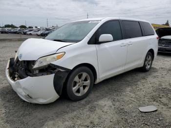  Salvage Toyota Sienna