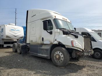  Salvage Freightliner Cascadia 1