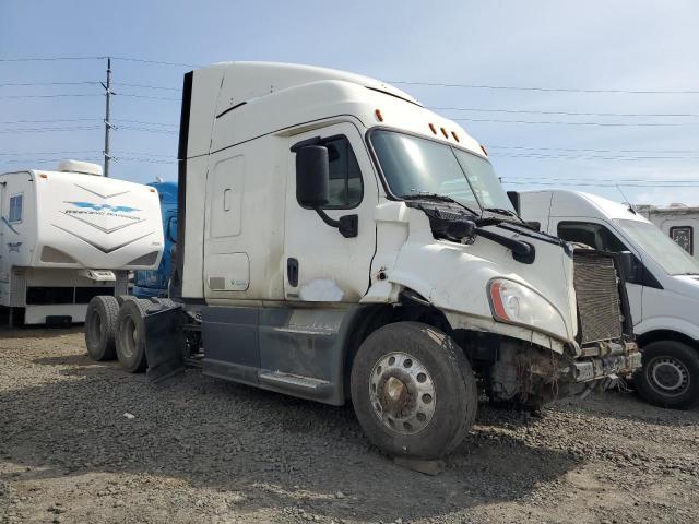  Salvage Freightliner Cascadia 1