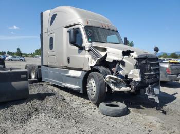  Salvage Freightliner Cascadia 1