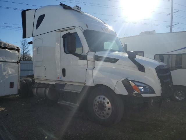  Salvage Freightliner Cascadia 1