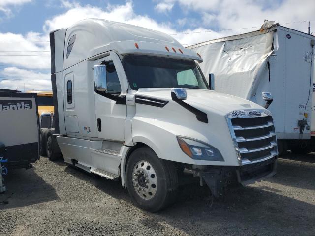  Salvage Freightliner Cascadia 1