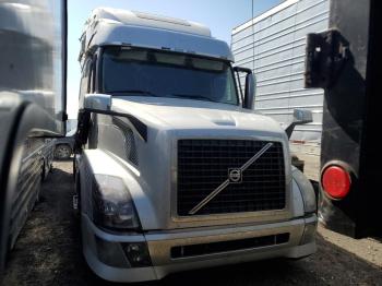  Salvage Volvo Vnl