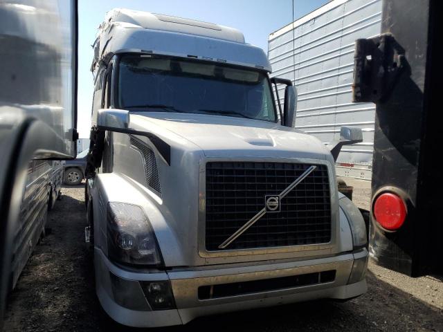  Salvage Volvo Vnl