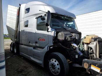  Salvage Volvo Vn