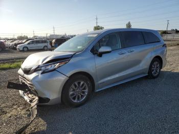  Salvage Toyota Sienna