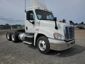  Salvage Freightliner Cascadia 1