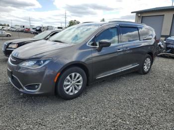  Salvage Chrysler Pacifica