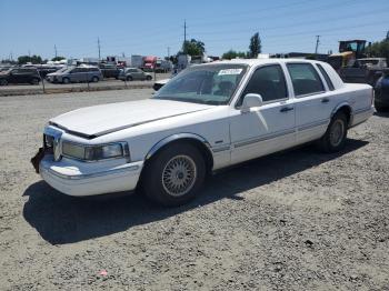 Salvage Lincoln Towncar