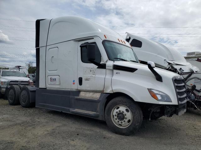  Salvage Freightliner Cascadia 1