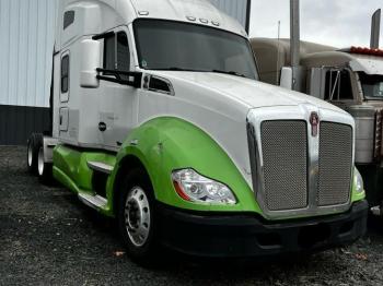  Salvage Kw Construction T680