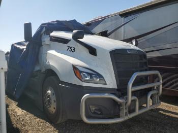  Salvage Freightliner Cascadia 1