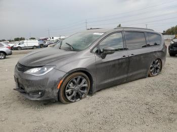  Salvage Chrysler Pacifica
