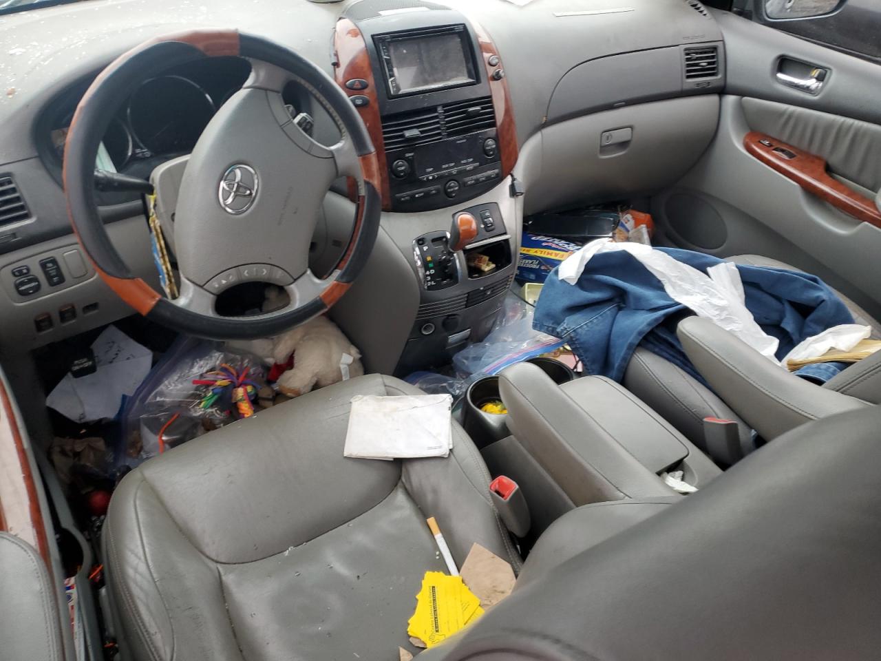 Toyota Sienna Xle Image 10