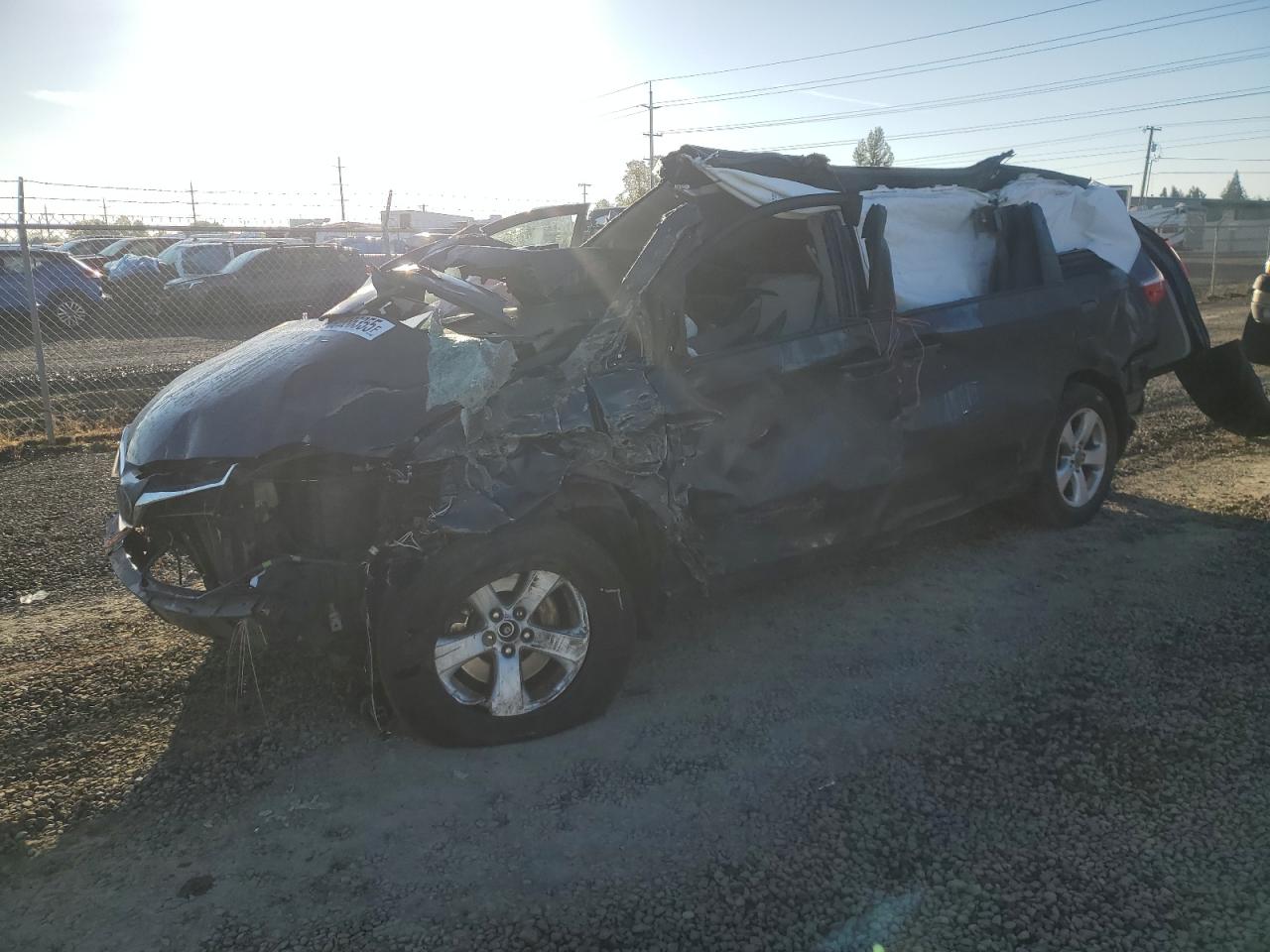 Toyota Sienna Le Image 1