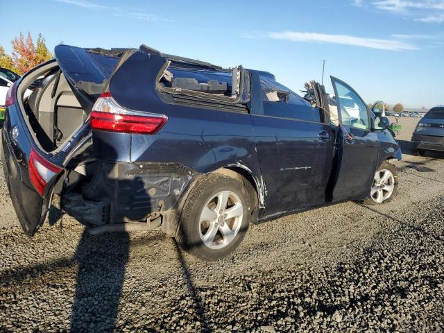 Toyota Sienna Le Image 3