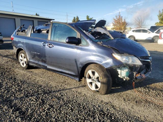 Toyota Sienna Le Image 6