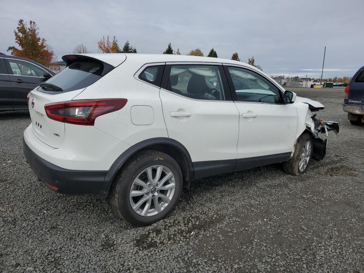 Nissan Rogue S Image 9