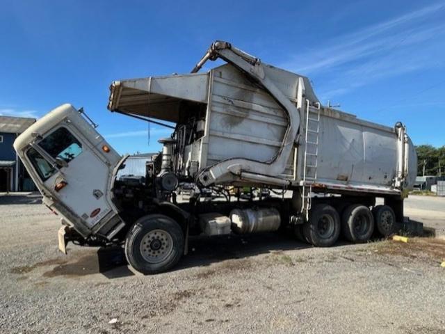  Salvage Peterbilt 320