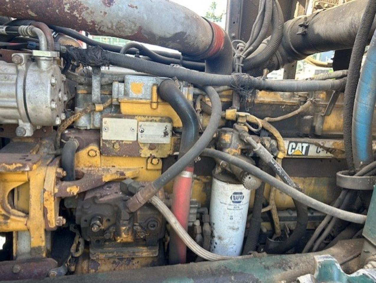 Peterbilt 320 Image 6