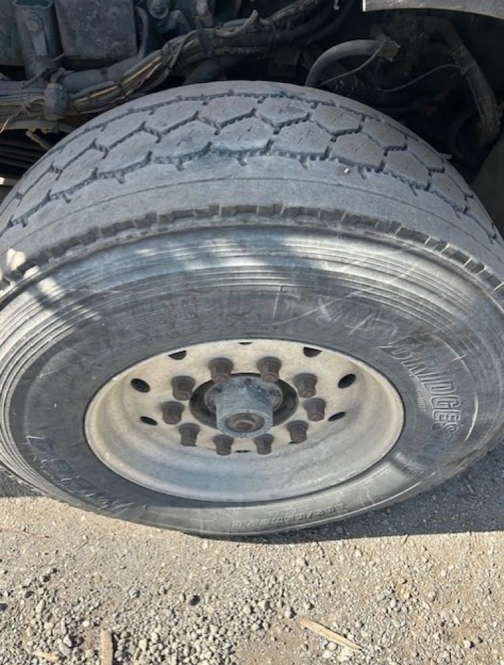 Peterbilt 320 Image 8