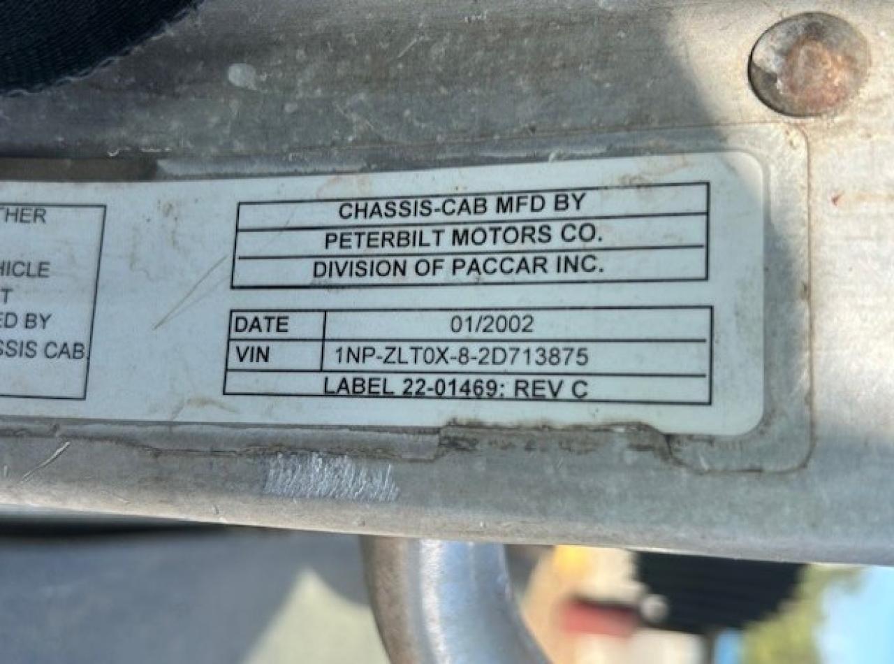 Peterbilt 320 Image 9