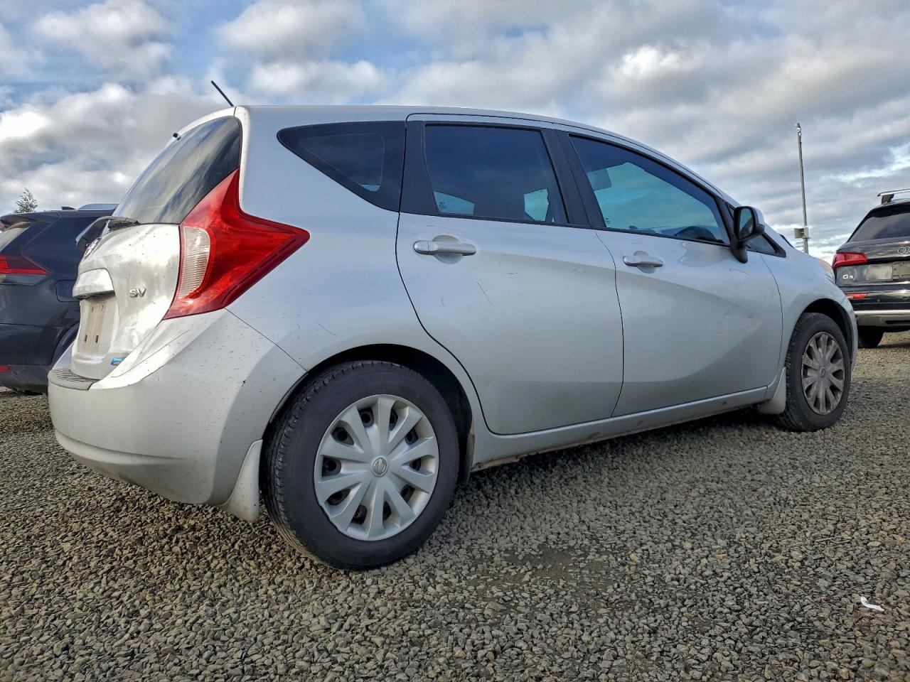 Nissan Versa S Image 2
