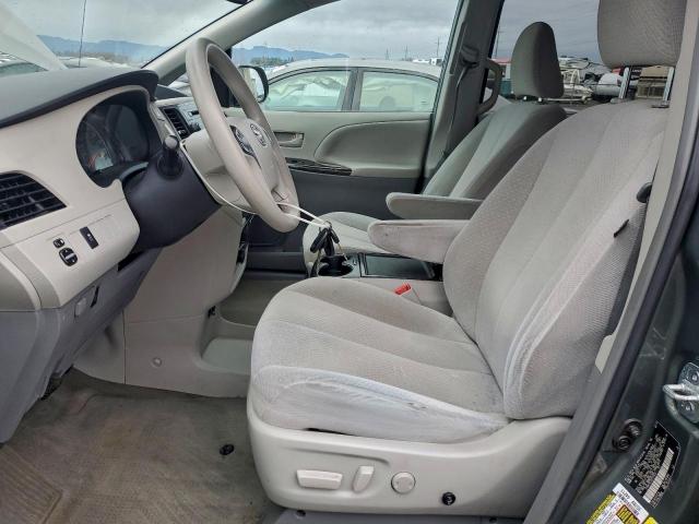 Toyota Sienna Le Image 12