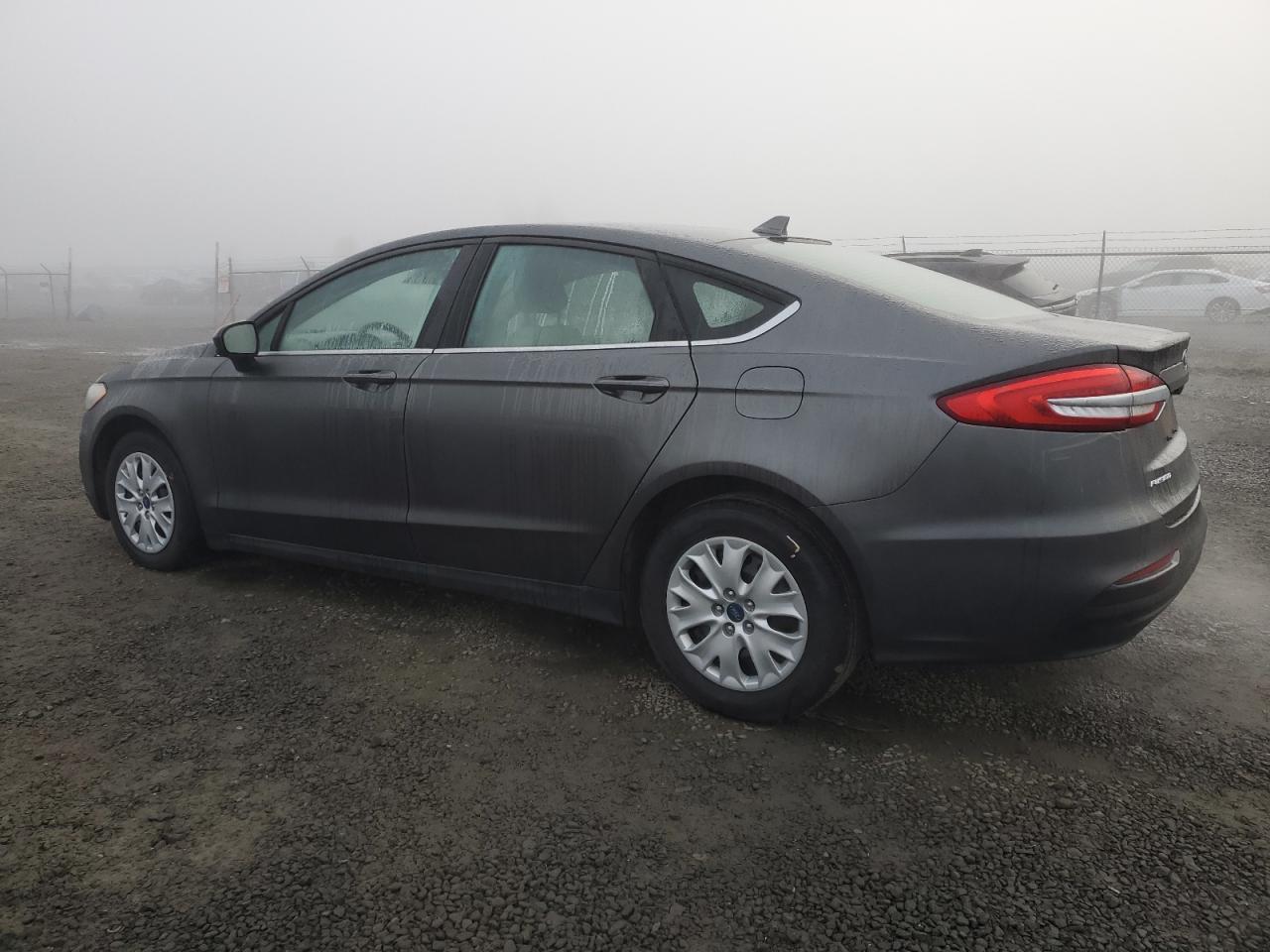 Ford Fusion S Image 3