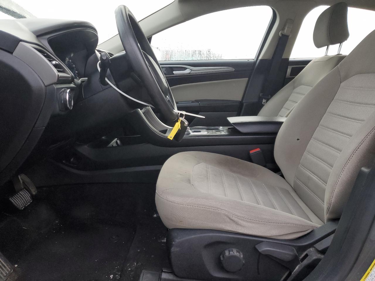 Ford Fusion S Image 5