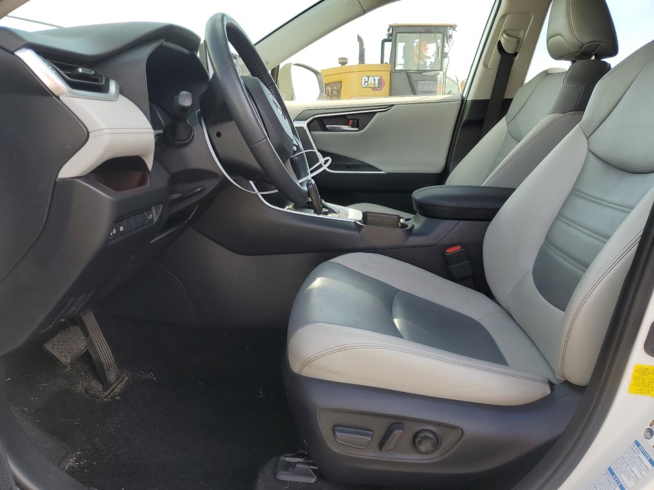 Toyota RAV4 Limited Image 12