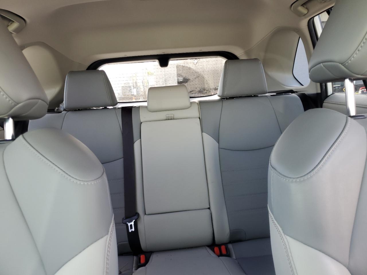 Toyota RAV4 Limited Image 2