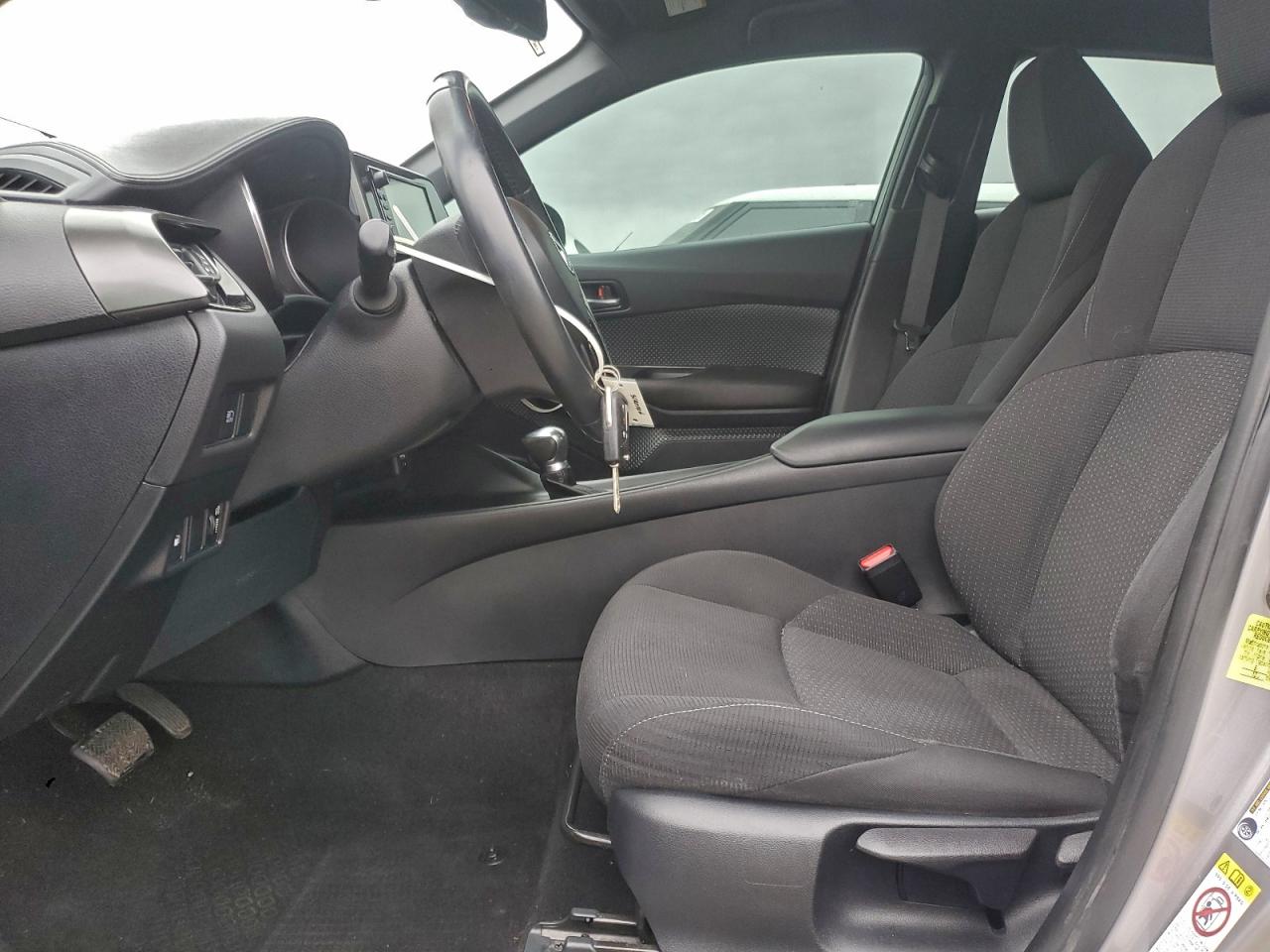 Toyota C-HR Xle Image 6