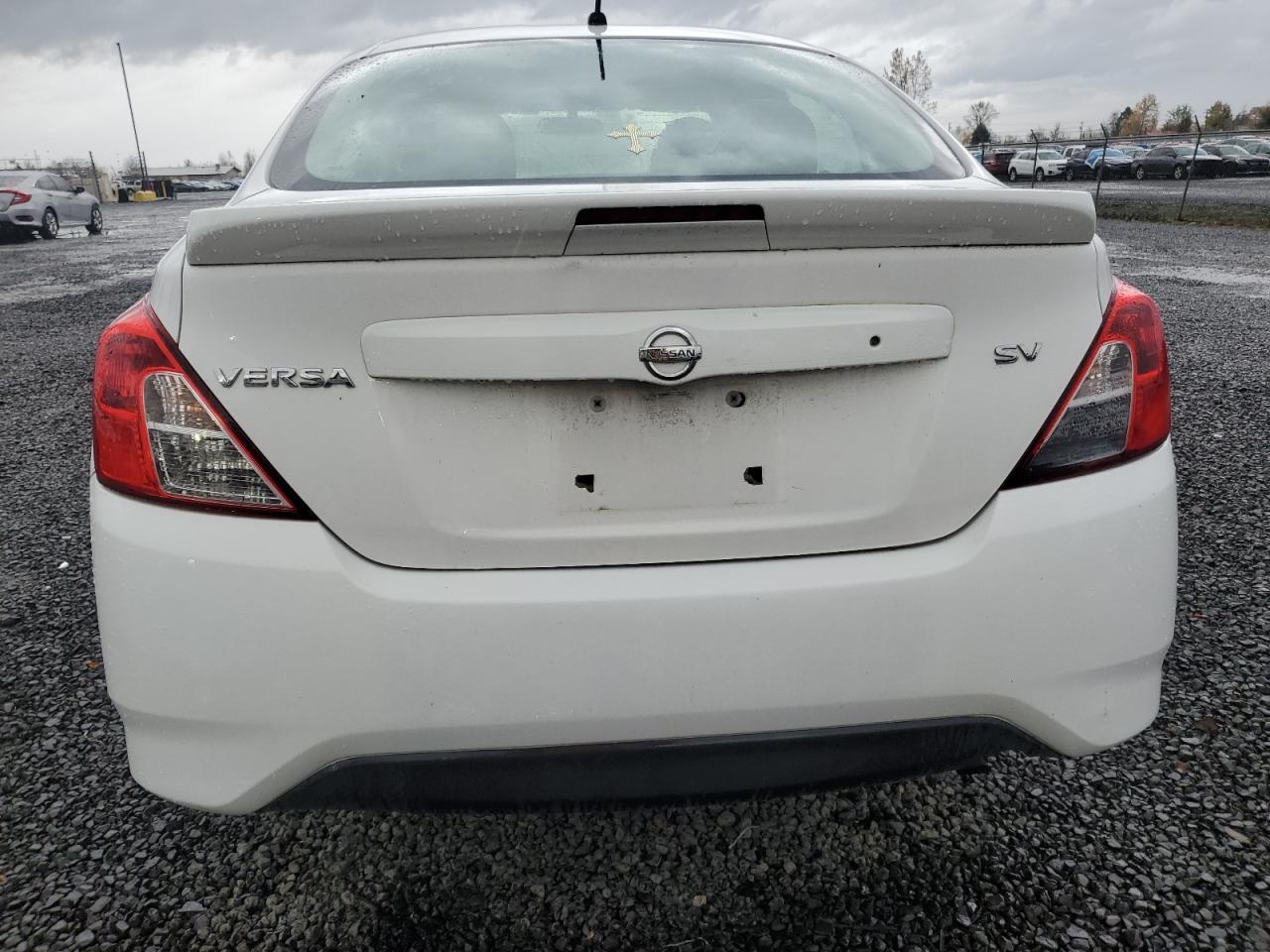 Nissan Versa S Image 12