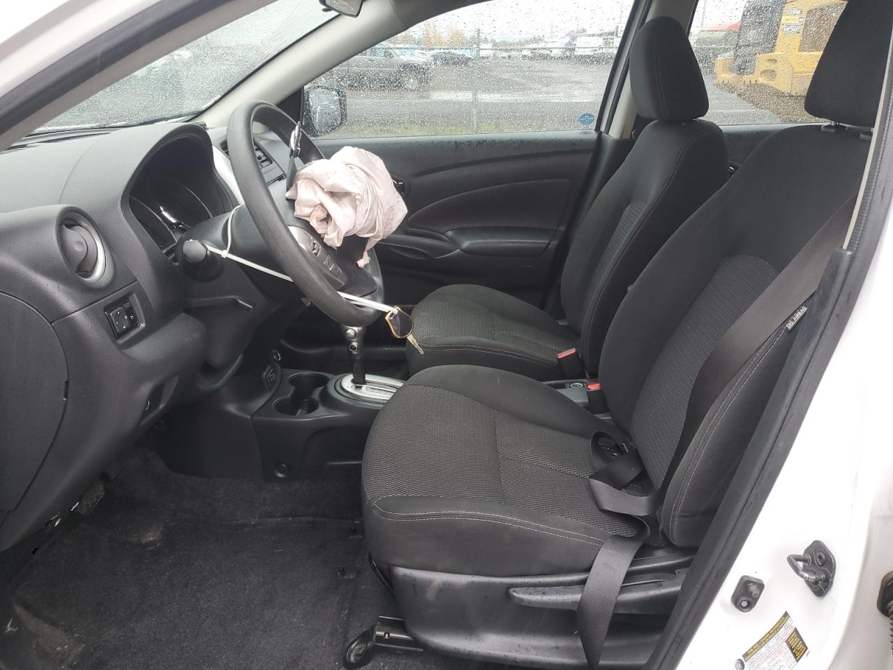 Nissan Versa S Image 6