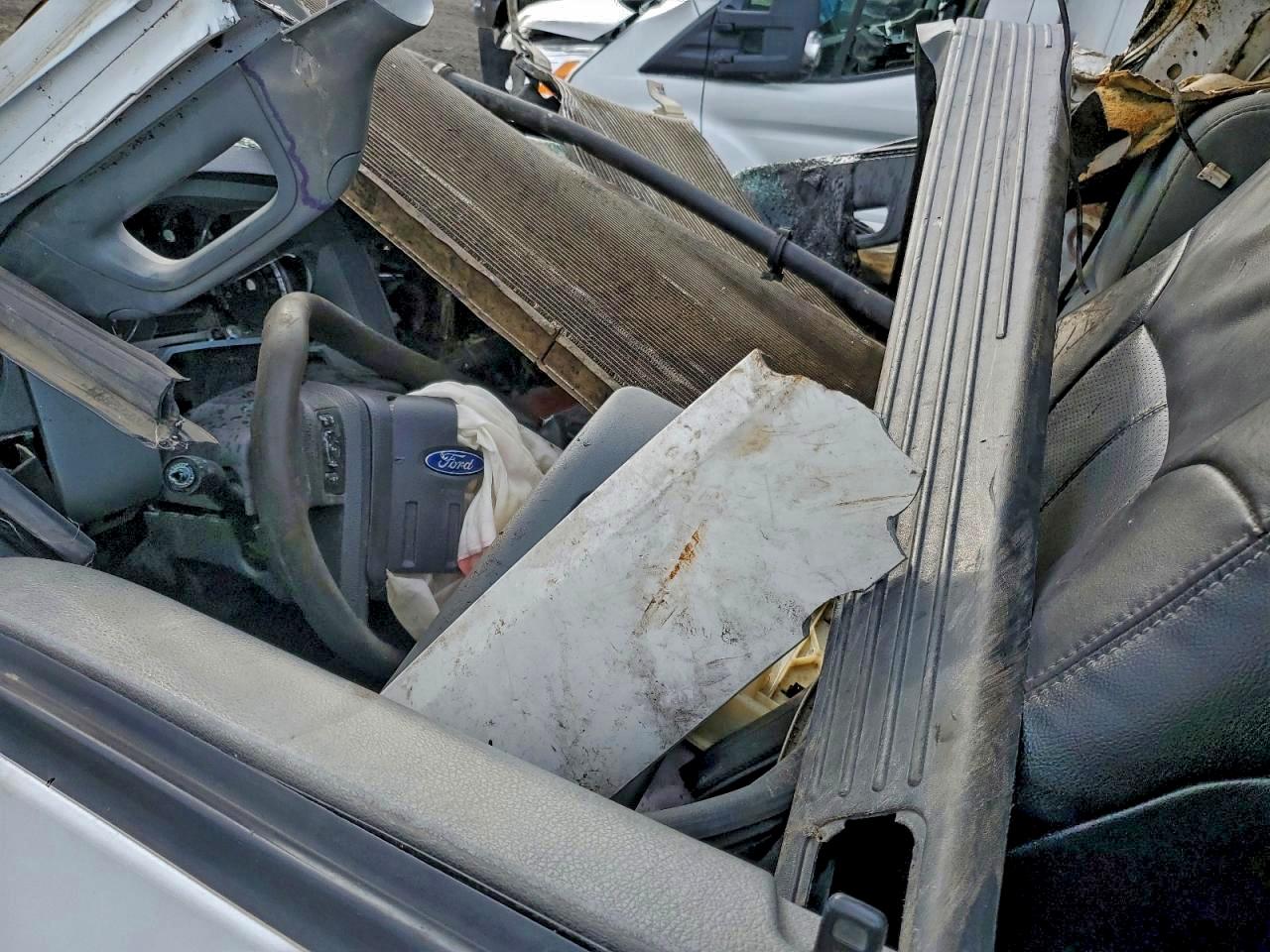 Ford F-350 Super Duty Image 8